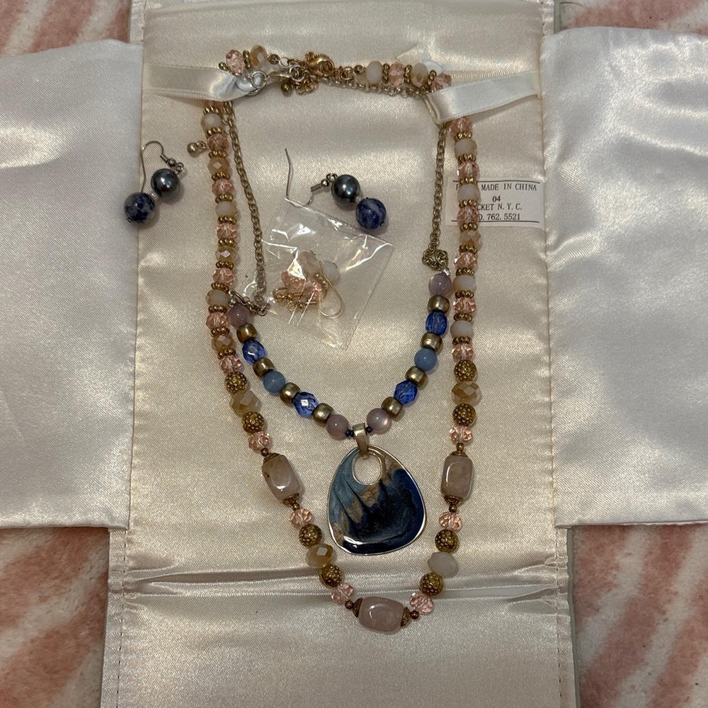 Elegant Blue and Gold Necklace Set